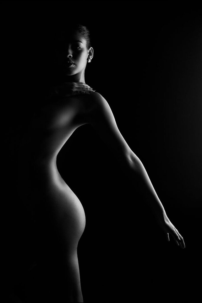 Low-key nude by Zürich fine art photographer